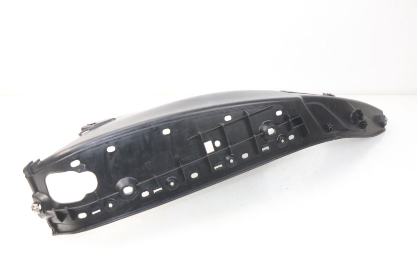 photo de TAPA REPOSAPIES DERECHA PIAGGIO MP3 HPE 500 (2019 - 2022) - Zoom estado de uso