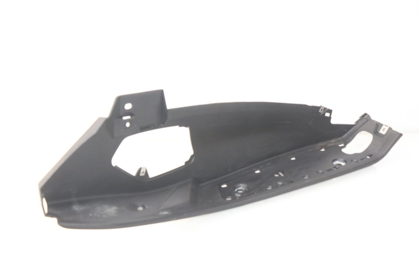 photo de TAPA REPOSAPIES DERECHA PIAGGIO MP3 HPE 500 (2019 - 2022) - Vista general del producto