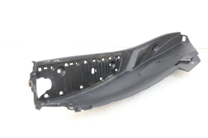 photo de TAPA REPOSAPIES DERECHA PIAGGIO MP3 HPE 350 (2018 - 2020) - Detalles de los puntos de fijación