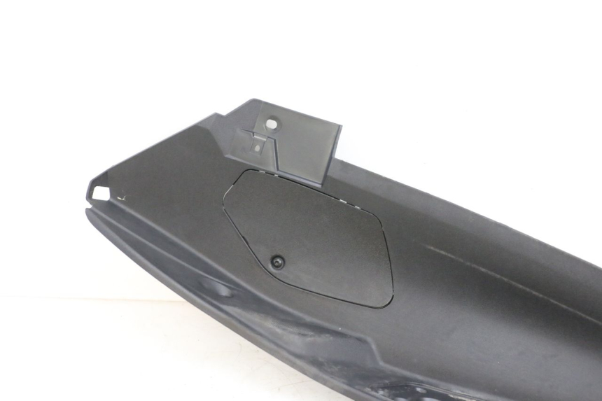 photo de TAPA REPOSAPIES DERECHA PIAGGIO MP3 HPE 350 (2018 - 2020) - Estado de la superficie y material