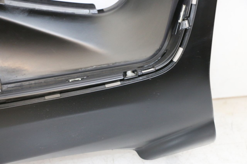 photo de TAPA REPOSAPIES DERECHA PIAGGIO MP3 HPE 300 (2019 - 2026) - Características distintivas