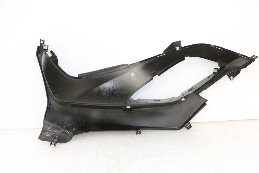 photo de TAPA REPOSAPIES DERECHA PIAGGIO MP3 HPE 300 (2019 - 2026) - Zoom estado de uso