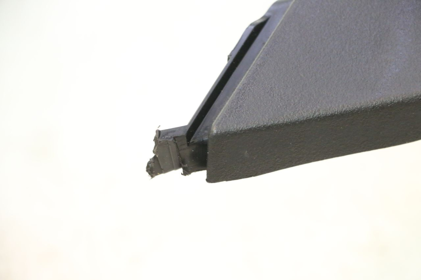 photo de TAPA REPOSAPIES DERECHA PIAGGIO MP3 HPE 530 (2022 - 2026) - Detalle de la pieza