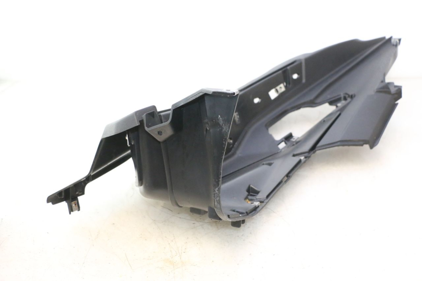 photo de TAPA REPOSAPIES DERECHA PIAGGIO MP3 HPE 530 (2022 - 2026) - Características distintivas