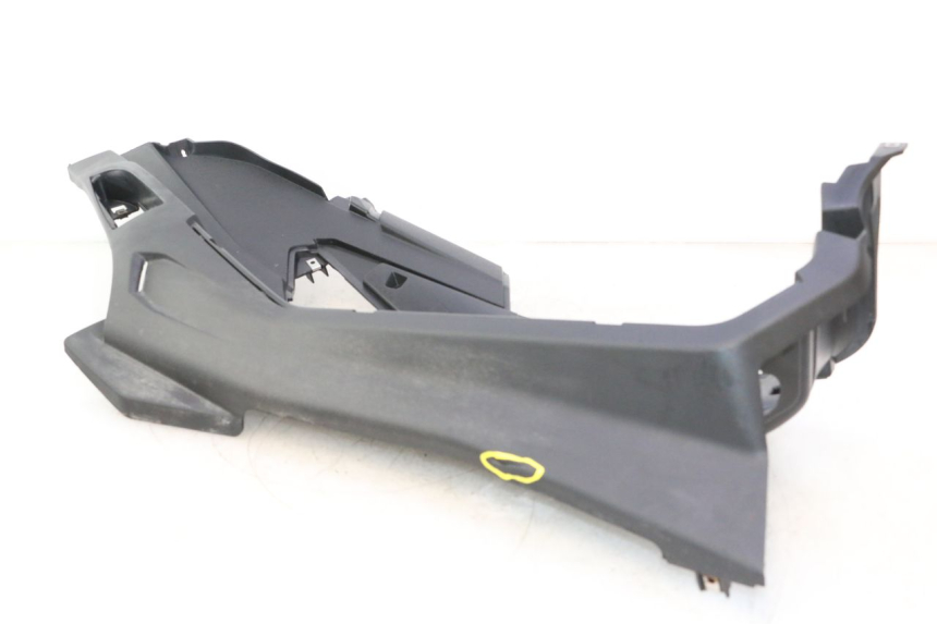 photo de TAPA REPOSAPIES DERECHA PIAGGIO MP3 HPE 530 (2022 - 2026) - Zoom sobre los componentes