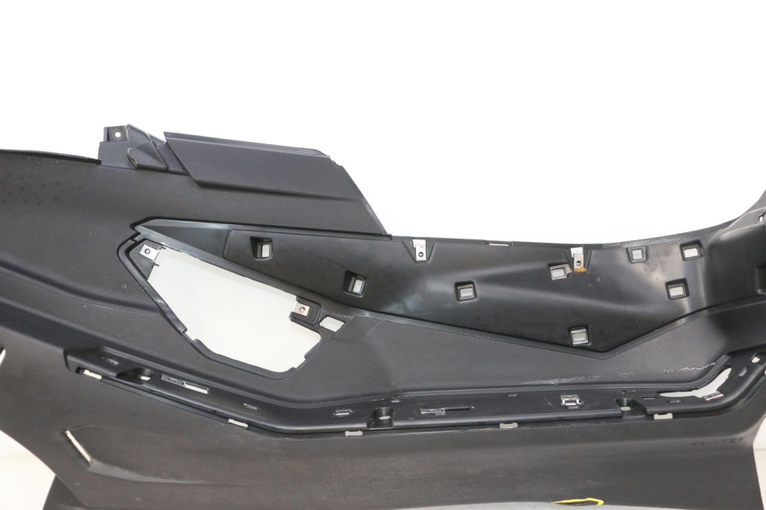 photo de TAPA REPOSAPIES DERECHA PIAGGIO MP3 HPE 530 (2022 - 2026) - Foto de producto adicional