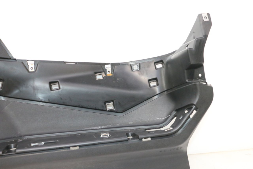 photo de TAPA REPOSAPIES DERECHA PIAGGIO MP3 HPE 530 (2022 - 2026) - Inspección visual detallada