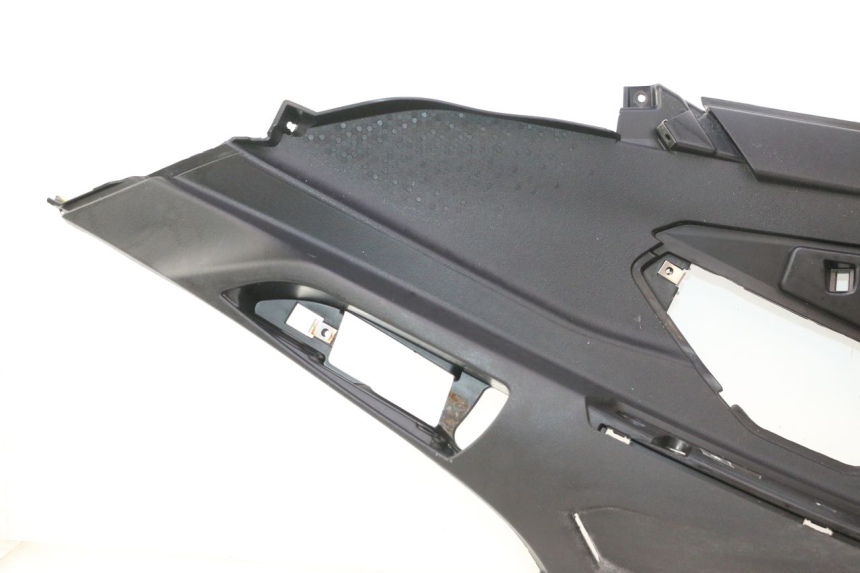 photo de TAPA REPOSAPIES DERECHA PIAGGIO MP3 HPE 530 (2022 - 2026) - Zoom calidad de ocasión