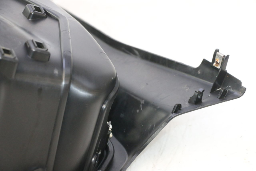 photo de TAPA REPOSAPIES DERECHA PIAGGIO MP3 HPE 530 (2022 - 2026) - Vista general del producto