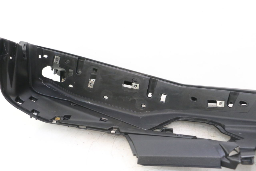 photo de TAPA REPOSAPIES DERECHA PIAGGIO MP3 HPE 530 (2022 - 2026) - Recambio usado revisado