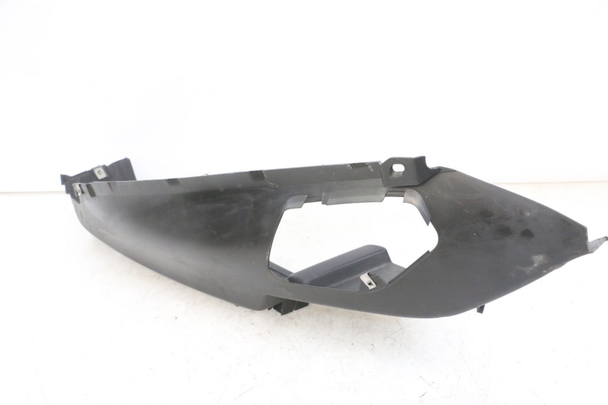 photo de TAPA REPOSAPIES DERECHA PIAGGIO MP3 LT 300 (2010 - 2016) - Primer plano técnico