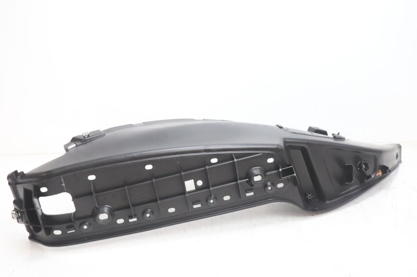 photo de TAPA REPOSAPIES DERECHA PIAGGIO MP3 LT 300 (2010 - 2016) - Estado de la superficie y material