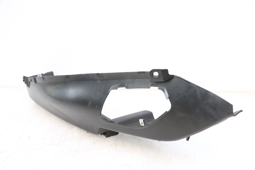 photo de PATA DE APOYO DERECHA PIAGGIO MP3 LT 400 (2007 - 2012) - Detalles de los puntos de fijación