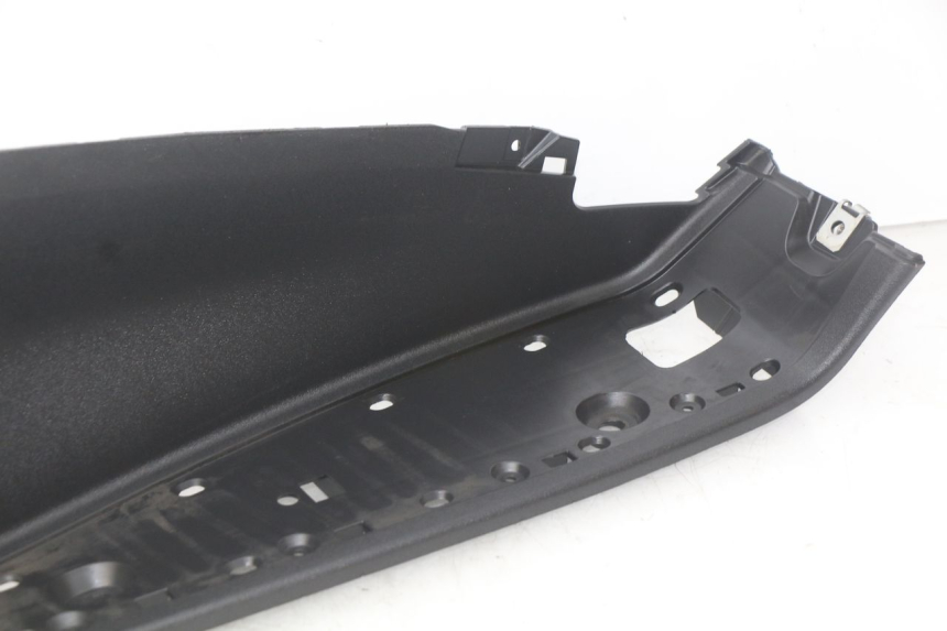 photo de PATA DE APOYO DERECHA PIAGGIO MP3 500 (2014 - 2017) - Detalles de los puntos de fijación