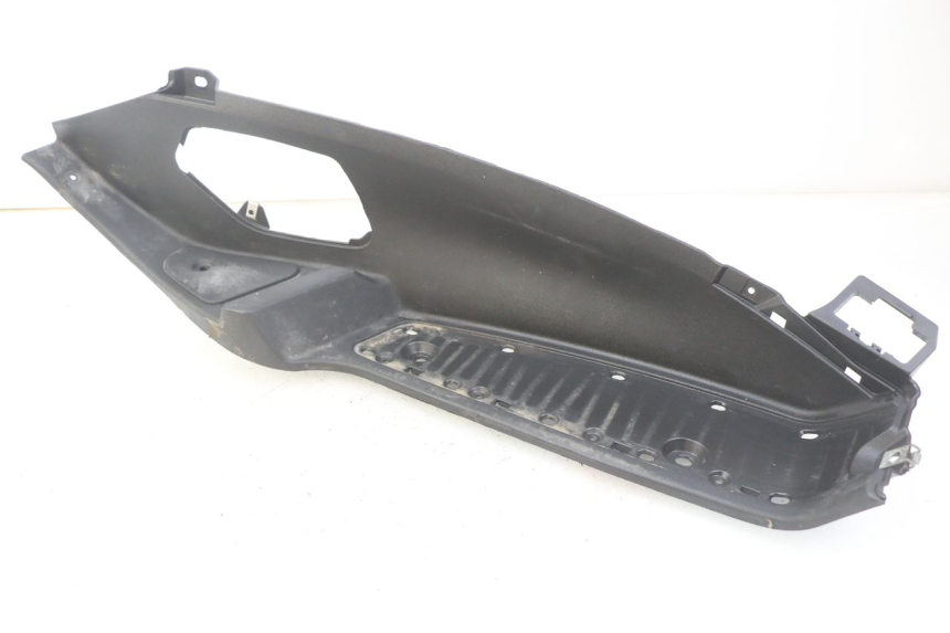 photo de PATA DE APOYO DERECHA PIAGGIO MP3 125 (2006 - 2014) - Detalles de los puntos de fijación