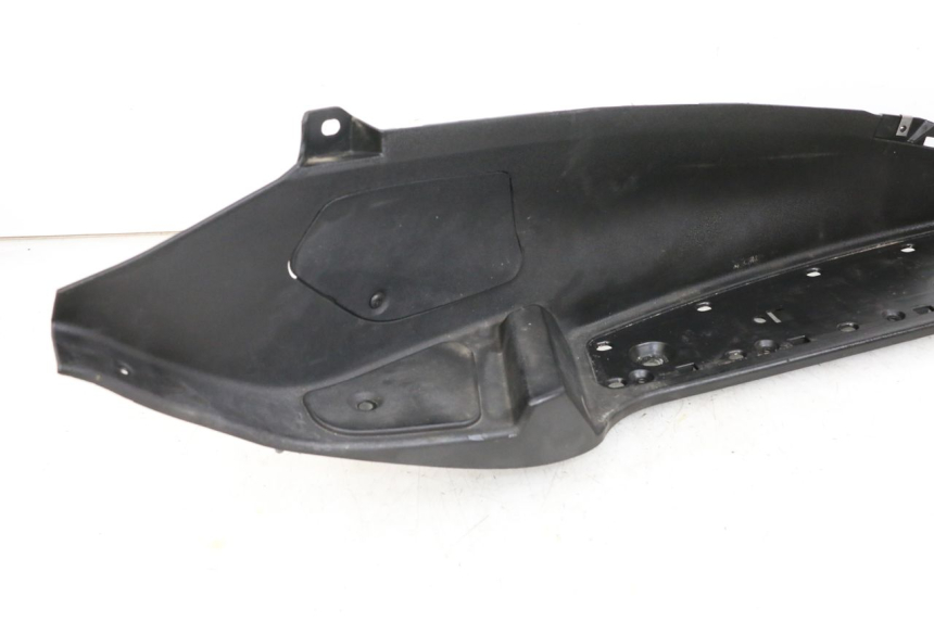 photo de TAPA REPOSAPIES DERECHA PIAGGIO MP3 500 (2011 - 2015) - Primer plano técnico