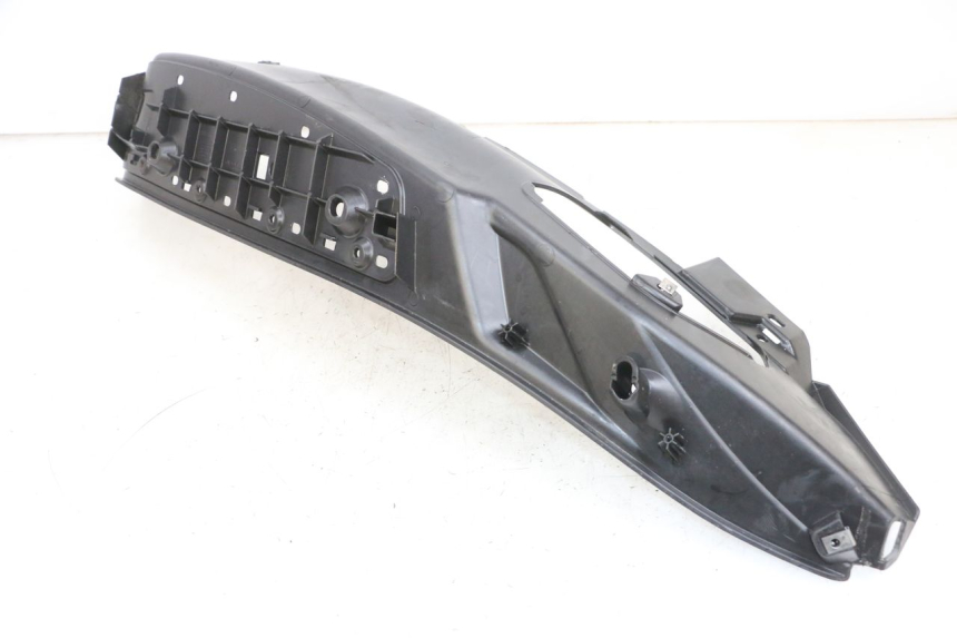 photo de TAPA REPOSAPIES DERECHA PIAGGIO MP3 500 (2016 - 2018) - Otra perspectiva