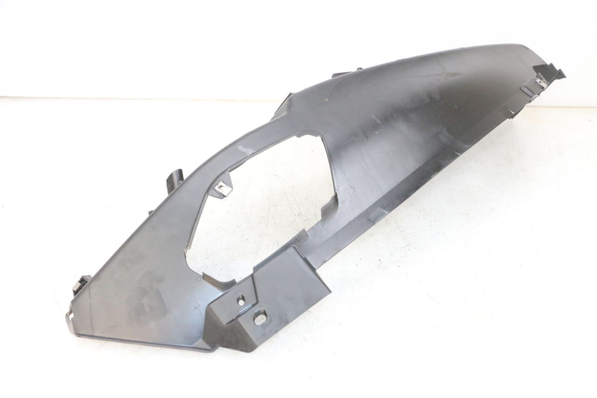 photo de TAPA REPOSAPIES DERECHA PIAGGIO MP3 500 (2016 - 2018) - Primer plano técnico