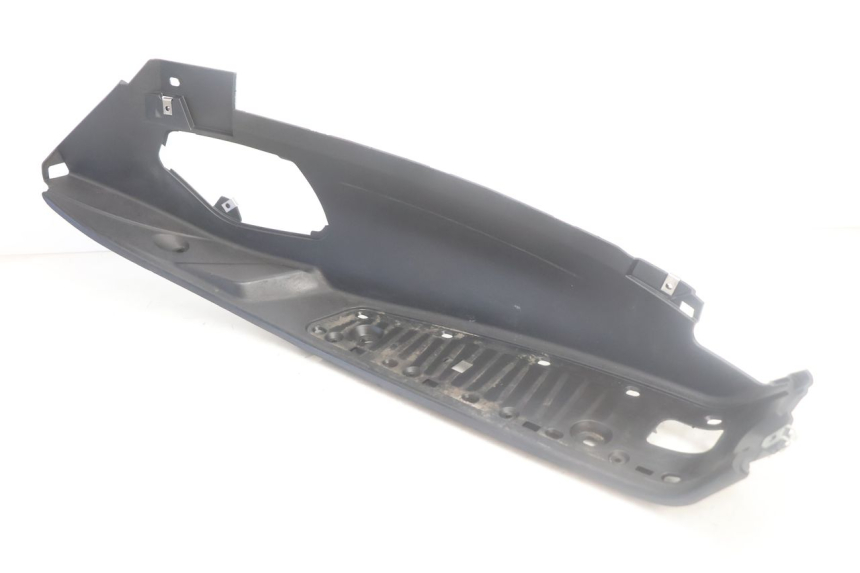 photo de TAPA REPOSAPIES DERECHA PIAGGIO MP3 500 (2016 - 2018) - Primer plano técnico