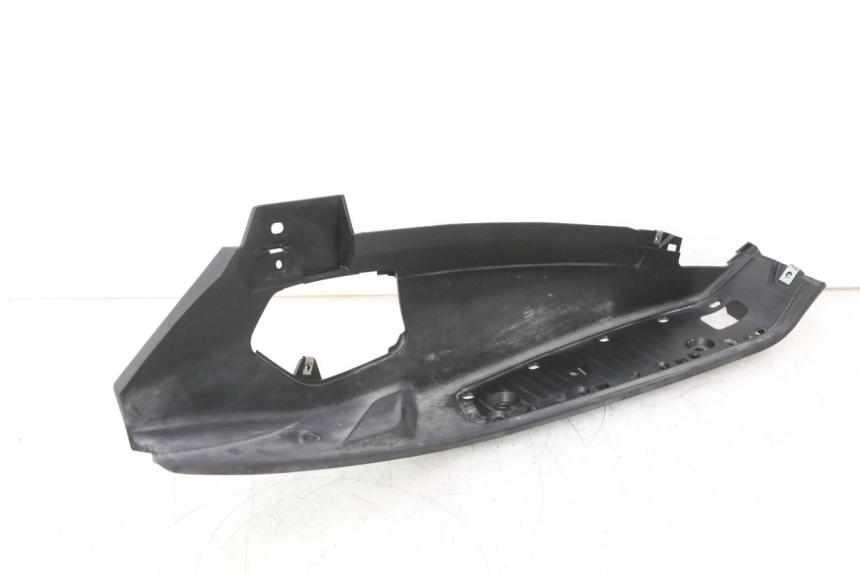 photo de TAPA REPOSAPIES DERECHA PIAGGIO MP3 500 (2016 - 2018) - Primer plano técnico