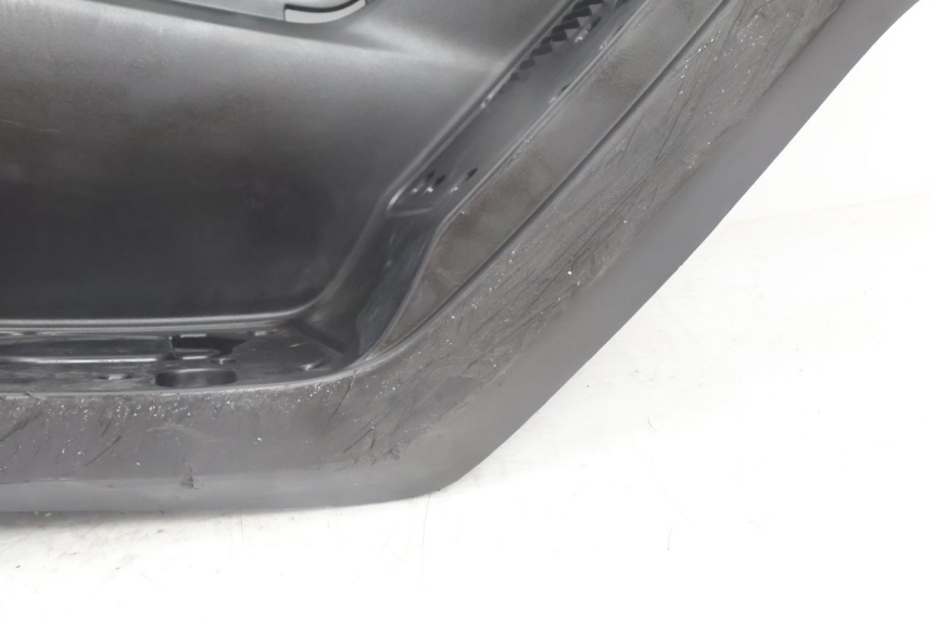 photo de TAPA REPOSAPIES DERECHA YAMAHA N-MAX NMAX 125 (2021 - 2024) - Zoom estado de uso