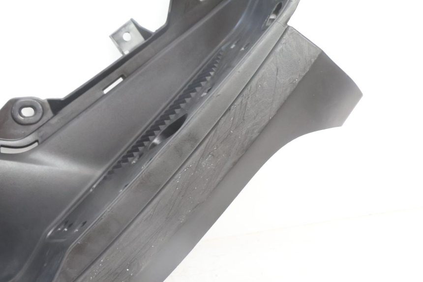 photo de TAPA REPOSAPIES DERECHA YAMAHA N-MAX NMAX 125 (2021 - 2024) - Otra perspectiva