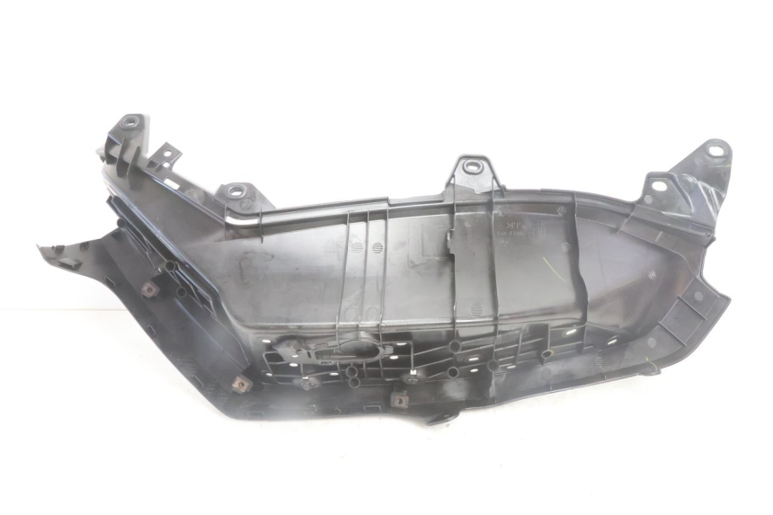 photo de TAPA REPOSAPIES DERECHA YAMAHA N-MAX NMAX 125 (2021 - 2024) - Detalles de los puntos de fijación