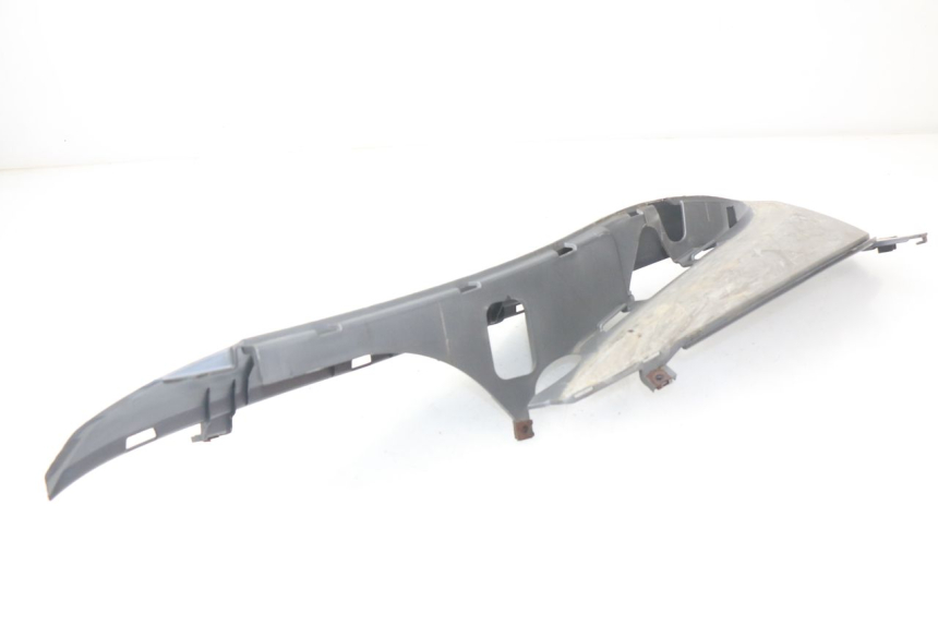 photo de TAPA REPOSAPIES DERECHA YAMAHA NEO'S NEOS 2T 50 (2007 - 2017) - Detalles de los puntos de fijación