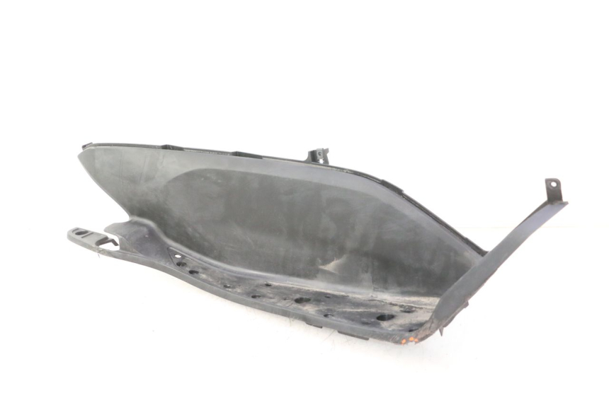 photo de TAPA REPOSAPIES DERECHA HONDA PCX (JF28) 125 (2009 - 2011) - Marcados y referencias originales