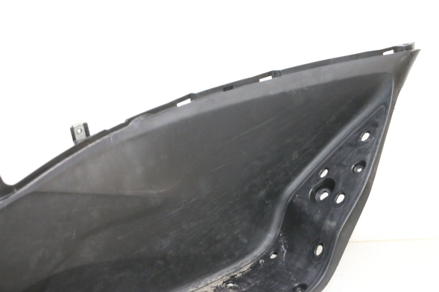 photo de TAPA REPOSAPIES DERECHA HONDA PCX (JF57/JF64) 125 (2014 - 2018) - Estado de la superficie y material