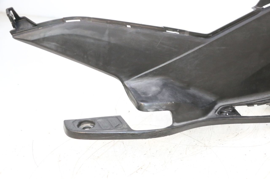 photo de TAPA REPOSAPIES DERECHA HONDA PCX (JF57/JF64) 125 (2014 - 2018) - Marcados y referencias originales