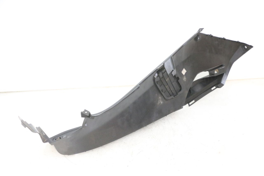 photo de TAPA REPOSAPIES DERECHA PEUGEOT SATELIS 125 (2013 - 2018) - Primer plano técnico