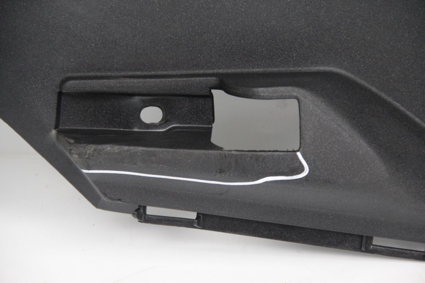 photo de TAPA REPOSAPIES DERECHA PEUGEOT SATELIS 125 (2013 - 2018) - Detalle de la pieza