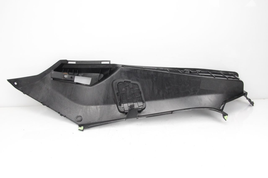 photo de TAPA REPOSAPIES DERECHA PEUGEOT SATELIS 125 (2013 - 2018) - Primer plano técnico