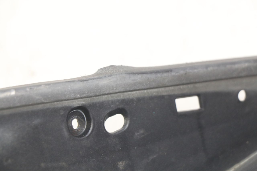 photo de PATA DE APOYO DERECHA PEUGEOT SATELIS 125 (2006 - 2009) - Primer plano técnico