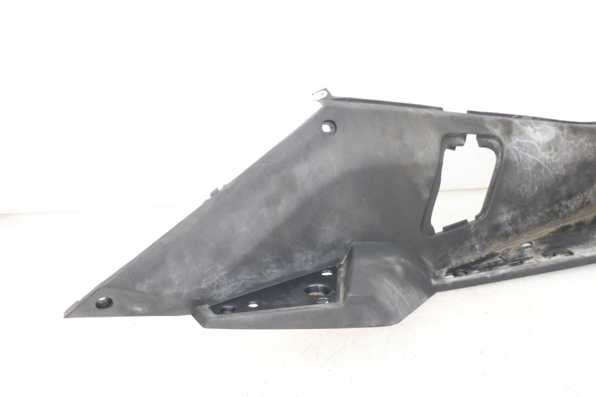 photo de PATA DE APOYO DERECHA PEUGEOT SATELIS 125 (2006 - 2009) - Detalles de los puntos de fijación