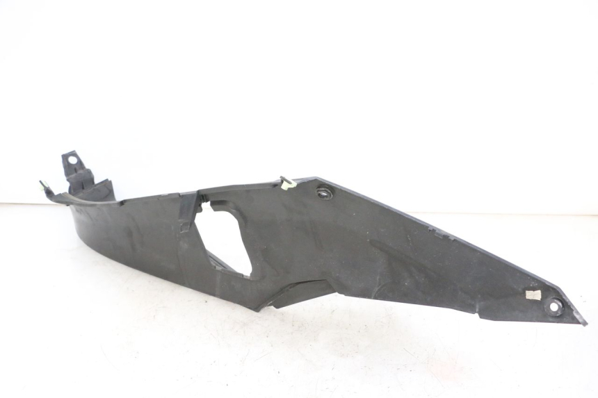 photo de TAPA REPOSAPIES DERECHA PEUGEOT SATELIS 250 (2006 - 2012) - Primer plano técnico