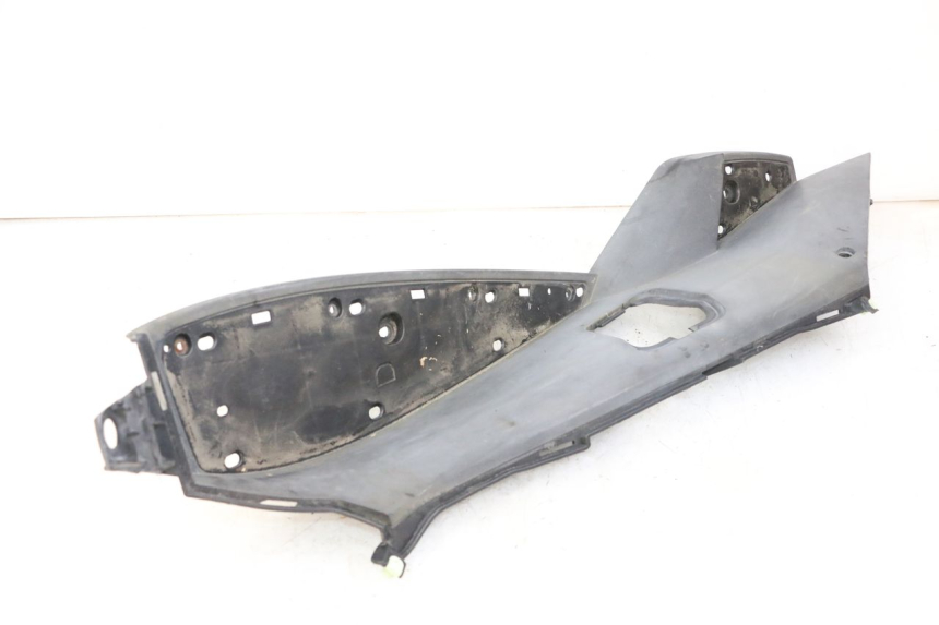 photo de TAPA REPOSAPIES DERECHA PEUGEOT SATELIS 250 (2006 - 2012) - Vista general del producto