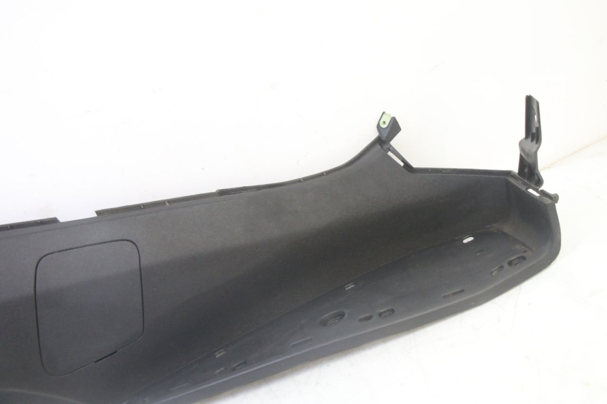 photo de TAPA REPOSAPIES DERECHA PEUGEOT SATELIS 125 (2013 - 2018) - Zoom estado de uso