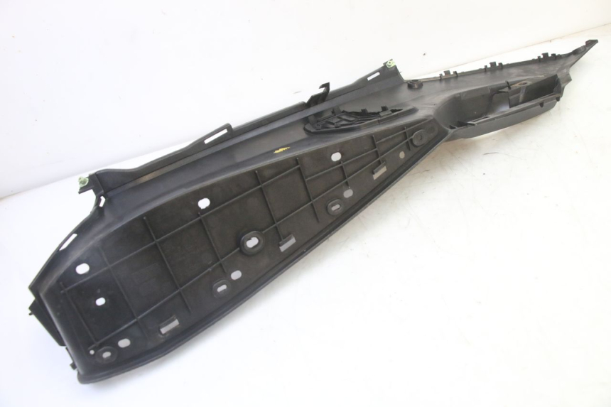 photo de TAPA REPOSAPIES DERECHA PEUGEOT SATELIS 125 (2013 - 2018) - Vista general del producto