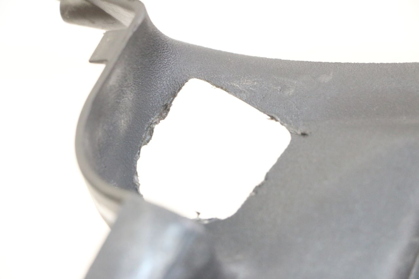 photo de TAPA REPOSAPIES DERECHA APRILIA SCARABEO GT TOURING 125 (1999 - 2005) - Detalle de la pieza