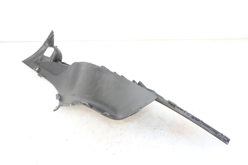 photo de TAPA REPOSAPIES DERECHA APRILIA SCARABEO GT TOURING 125 (1999 - 2005) - Zoom estado de uso