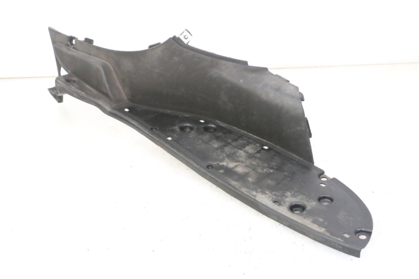 photo de TAPA REPOSAPIES DERECHA APRILIA SCARABEO GT TOURING 125 (1999 - 2005) - Detalles de los puntos de fijación