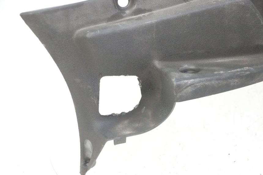 photo de TAPA REPOSAPIES DERECHA APRILIA SCARABEO GT TOURING 125 (1999 - 2005) - Estado de la superficie y material