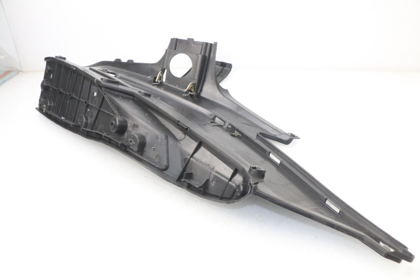 photo de TAPA REPOSAPIES DERECHA RAZZO STEED 125 (2012 - 2018) - Detalle de la pieza