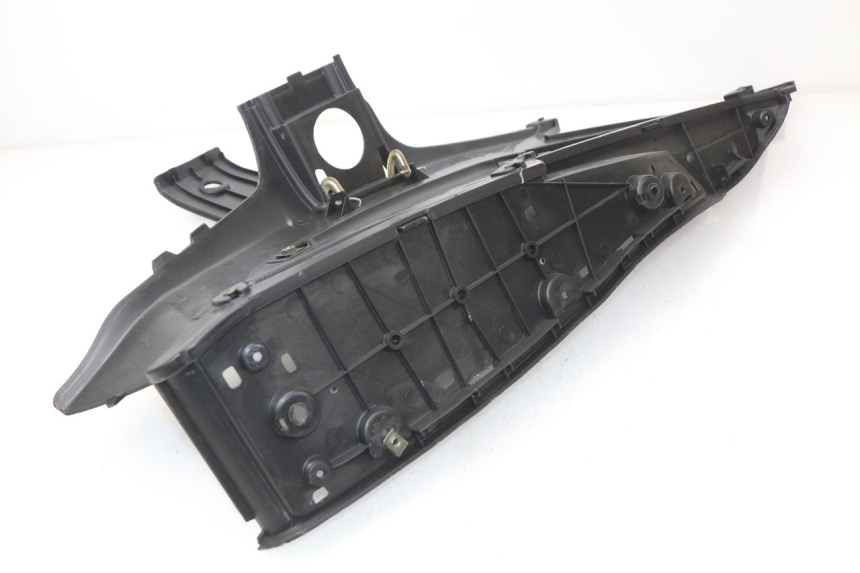 photo de TAPA REPOSAPIES DERECHA RAZZO STEED 125 (2012 - 2018) - Zoom estado de uso