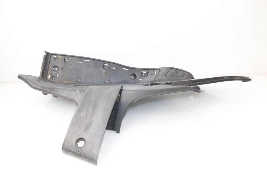 photo de TAPA REPOSAPIES DERECHA RAZZO STEED 125 (2012 - 2018) - Primer plano técnico