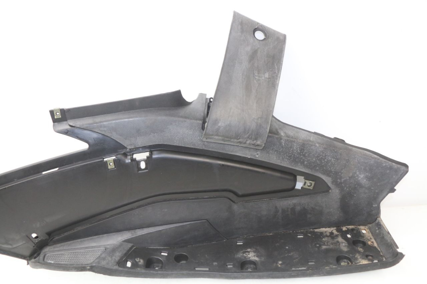 photo de TAPA REPOSAPIES DERECHA RAZZO STEED 125 (2012 - 2018) - Detalles de los puntos de fijación