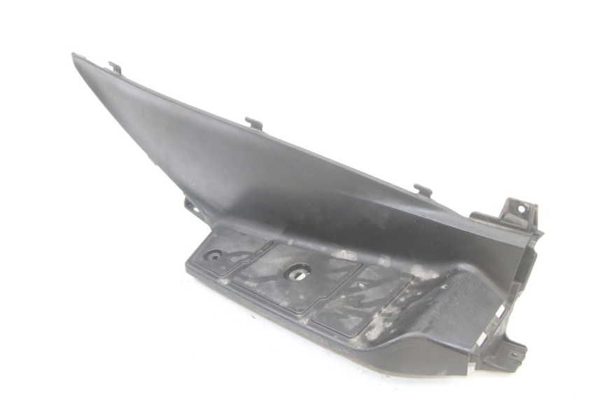 photo de TAPA REPOSAPIES DERECHA SUZUKI BURGMAN 125 (2015 - 2017) - Detalle de la pieza