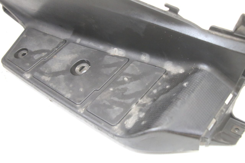 photo de TAPA REPOSAPIES DERECHA SUZUKI BURGMAN 125 (2015 - 2017) - Zoom estado de uso